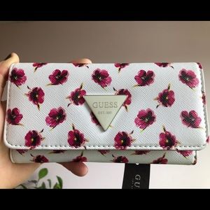 NWT Floral Guess Trifold Wallet